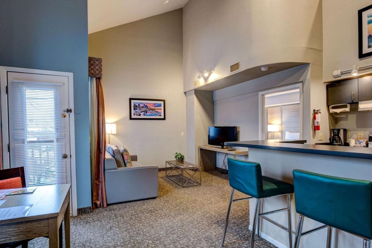 Hawthorn Suites By Wyndham Kent, Wa Kültér fotó