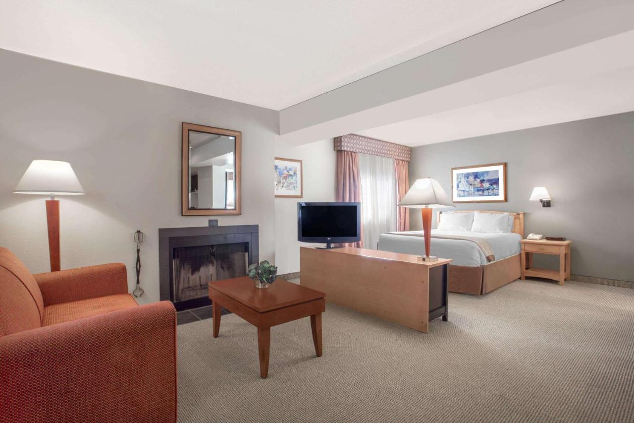 Hawthorn Suites By Wyndham Kent, Wa Kültér fotó