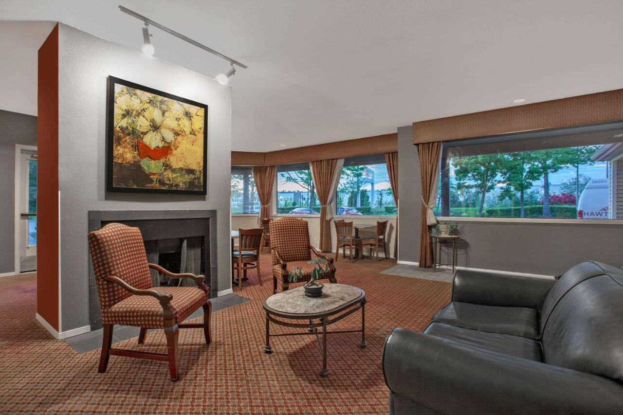 Hawthorn Suites By Wyndham Kent, Wa Kültér fotó